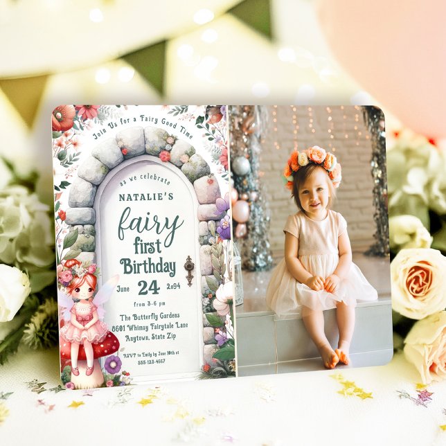 Das Foto der verzauberten Haustür-Fairy-Geburtstag Einladung (Fairy First Birthday Photo Invitation with Red Hair Fairy Girl and Enchanted Doorway.)