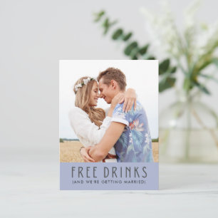 Das Foto "Funny Free Drinks" Save the Date Ankündigungspostkarte