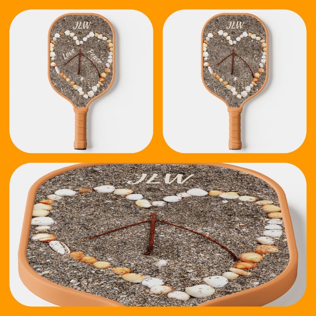 Das friedliche Zeichen im Herzen von Seashells am  Pickleball Schläger (Von Creator hochgeladen)