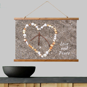 Das friedliche Zeichen im Herzen von Seashells am  Wandteppich Mit Holzrahmen