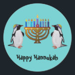 Das Frost hat Hannukah ausgewählt Runder Aufkleber<br><div class="desc">Grafische Illustration von Pinguinen, die die Hannukah menorah Lichter genießen. Feiern Sie die Wunder von Chanukah alle acht Nächte!</div>