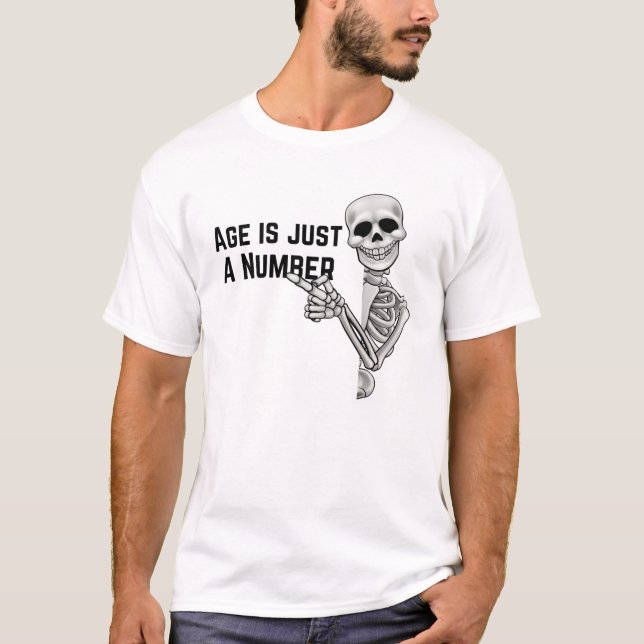 Das Funny Skelettezeitalter ist nur eine Zahl T-Shirt (Vorderseite)