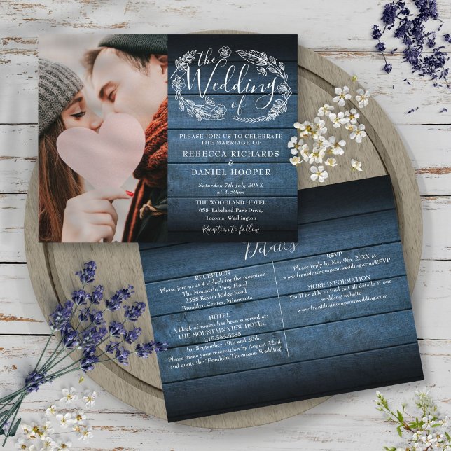 Das ganze Budget in einem blauen rustikalen Foto H (Budget All In One Blue Rustic Photo Wedding Invite)