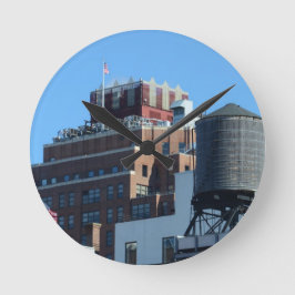 Das Gebäude der alten Hafenbehörde Runde Wanduhr