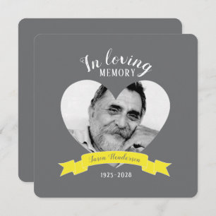 Das gelbe Band des Fotos lädt zum Gedenkservice ei Einladung