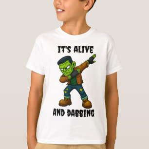 Das gestanzte Monster lebt und versucht zu Hallowe T-Shirt
