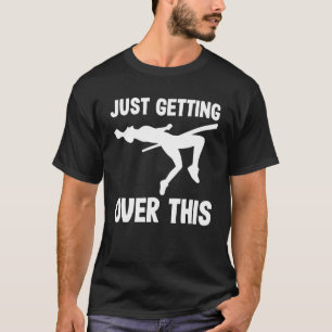 Das Gewölbe des Pole überquert diesen Stabgewölbe T-Shirt
