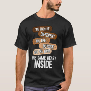 Das gleiche Herz auf dem Inside Black History Mont T-Shirt