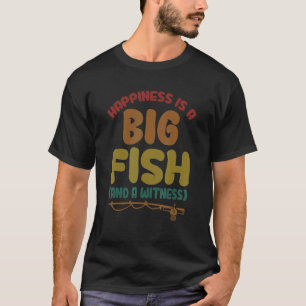 Das Glück beim Angeln ist ein großer Fisch und ein T-Shirt