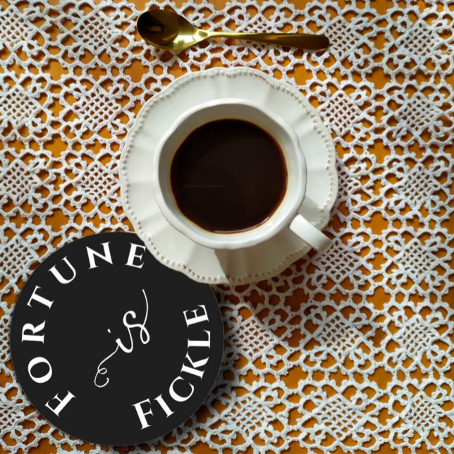 Das Glück ist die unbeständige Weisheit Schwarz-we Runder Pappuntersetzer (Von Creator hochgeladen)