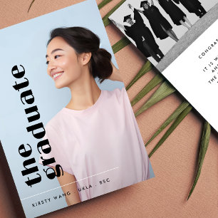 DAS GRADUATE FARBSCHWARZE TEXT Zwei Foto ABSCHLUSS Ankündigung