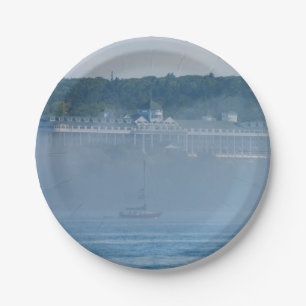 Das Grand Hotel durch den Nebel Pappteller