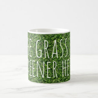 Das Gras ist hier grüner Tasse