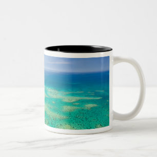 Das Great Barrier Reef, Luftansicht von Green 2 Zweifarbige Tasse
