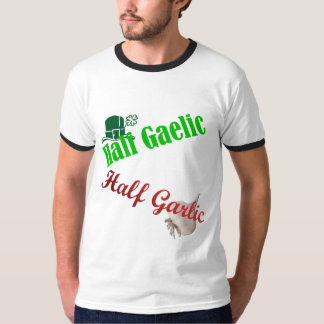 Das halbe Shirt der Gälisch-/halb des