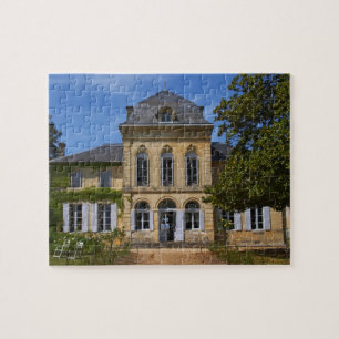 Das Hauptgebäude des Schlosses, renoviert durch Puzzle