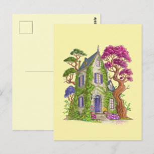 Das Haus mit Efeu und seinen riesigen Bäumen. Postkarte