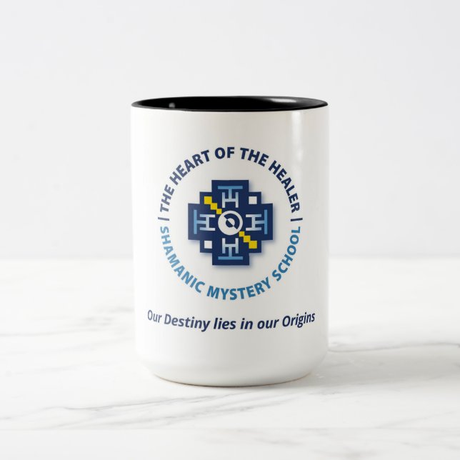 Das Herz der Heilerkaffee-Tasse Zweifarbige Tasse (Mittel)