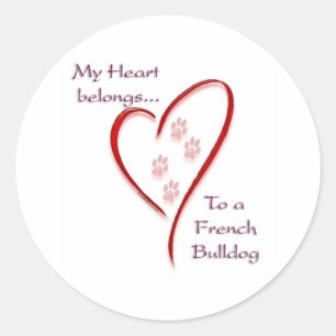 Das Herz gehört zum französischen Bulldog; Liebe F Runder Aufkleber