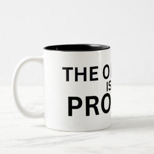 Das Hindernis ist der Produktakzent Zweifarbige Tasse