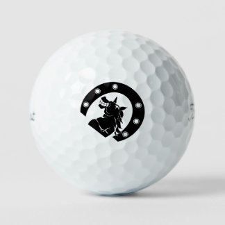 Das hinterherhinkende Pferd lässt ein Lächeln Golfball