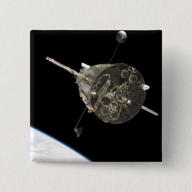 Das Hubble-Weltraumteleskop im Orbit über der Erde Button (Vorderseite)