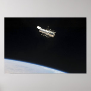 Das Hubble-Weltraumteleskop im Orbit über der Erde Poster