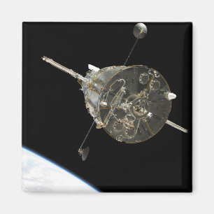 Das Hubble Weltraumteleskop in der Bahn über Erde Magnet