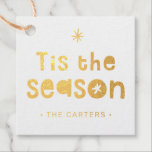 Das ist die Saison CHRISTMAS GIFT kühn festlich Geschenkanhänger<br><div class="desc">von kat massard >>> WWW.SIMPLYSWEETPAPERIE.COM << Ein super lustiges,  niedliches Design mit den Worten "Diese Jahreszeit" für Ihre Weihnachtsgeschenke</div>