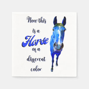 Das ist ein Pferd mit einer anderen Farbe in Blau Serviette