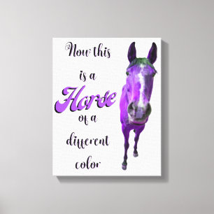 Das ist ein Pferd mit einer anderen Farbe Lila Leinwanddruck