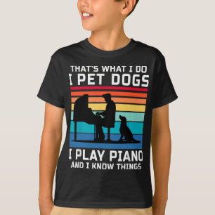 Das ist es, was ich füttere Hunde ich spiele Klavi T-Shirt