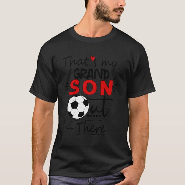 Das ist mein Enkel da draußen Fußball für Oma Gr T-Shirt (Vorderseite)