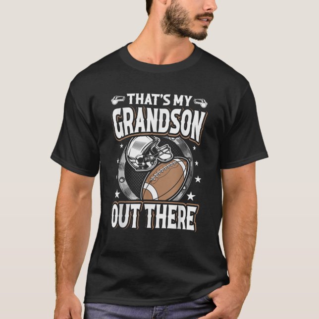 Das ist mein Enkel da draußen Fußballgroßmutter T-Shirt (Vorderseite)