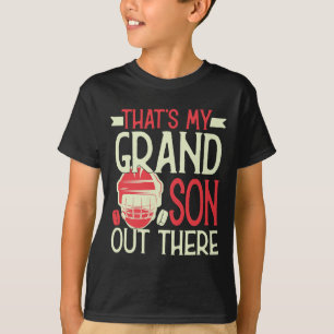 Das ist mein Enkel da draußen Hockey für Oma T-Shirt