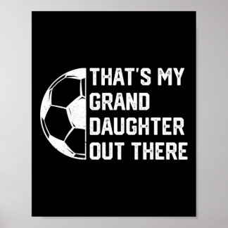Das ist meine Enkelin da draußen beim Fußball Poster