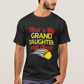 Das ist meine Enkelin da draußen Softball Grandpar T-Shirt