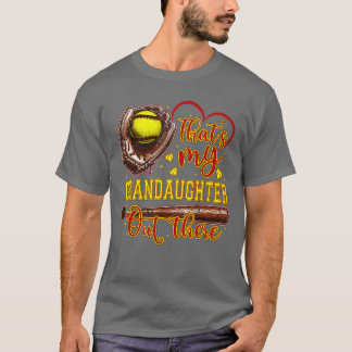 Das ist meine Enkelin da draußen Softball Oma T-Shirt