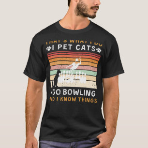 Das  ist, was ich tue, ich passe Katzen und gehe  T-Shirt