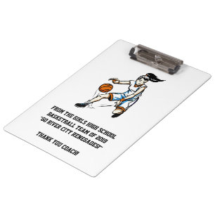 Das Klemmbrett des Mädchen-Basketball-Trainers
