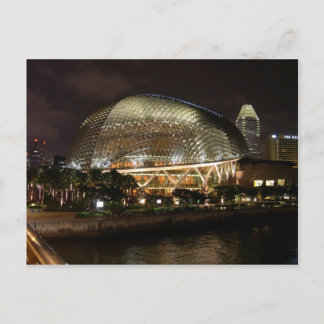 Das Kulturzentrum Singapurs am Abend in Durian Postkarte