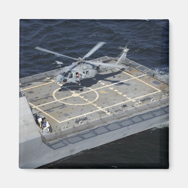 Das Küstenschiff USS Freedom Magnet (Vorne)