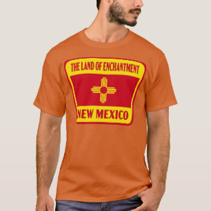 Das Land der Verzauberung - Flag-Badg in New Mexic T-Shirt