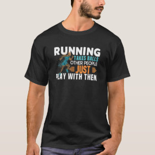 Das Laufen bringt Balls mit anderen, die nur mit d T-Shirt