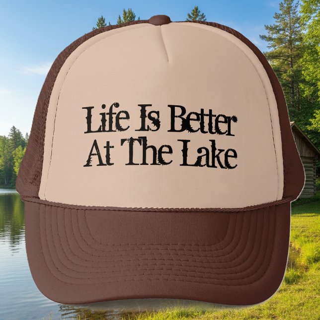 Das Leben am See ist besser, lustiger Ruhestand, w Truckerkappe (Life is better at the lake hat)