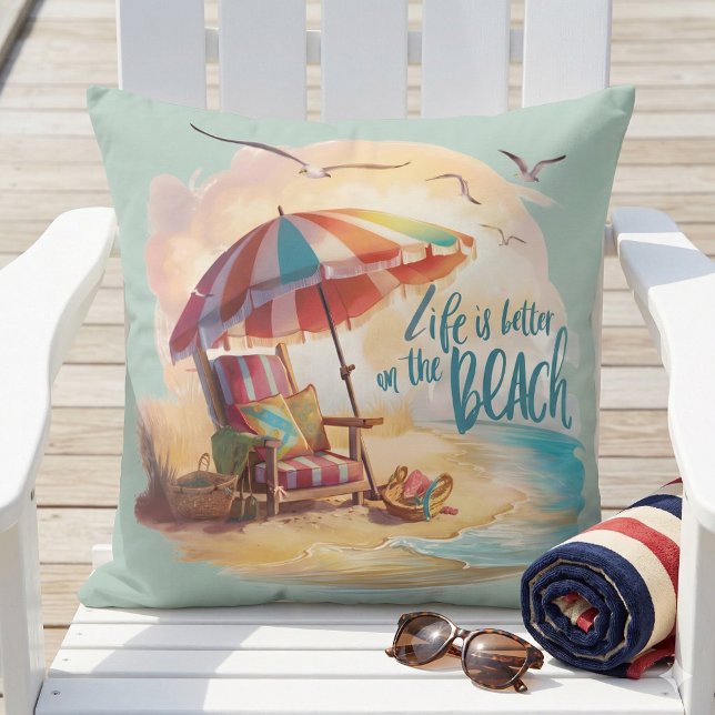 Das Leben am Strand ist schöner Kissen (Life Is Better on the Beach Coastal Aesthetic Throw Pillow Mockup A)