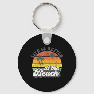 Das Leben am Strand Retro Sommerurlaub ist besser Schlüsselanhänger