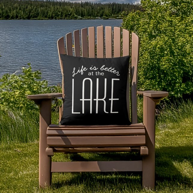 Das Leben am Zitat Schwarz-weiß Chic am See ist be Kissen (Von Creator hochgeladen)