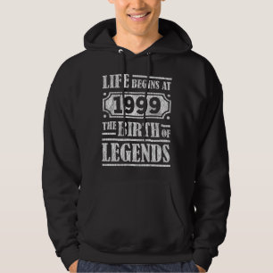 Das Leben beginnt 1999 mit der Geburt der Legende Hoodie
