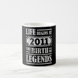 Das Leben beginnt 2011 mit der Geburt der Legende Kaffeetasse